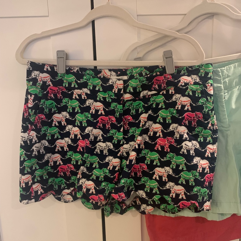 Crown &Ivy scallop hem shorts size 8